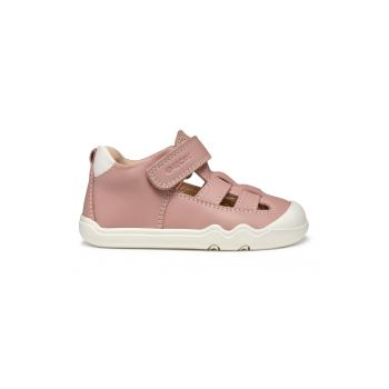 Pantofi de piele cu velcro si decupaje