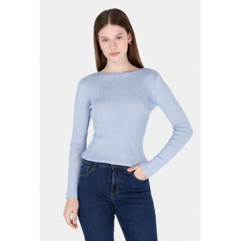 Pulover slim fit cu decolteu la baza gatului