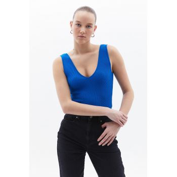 Top striat cu decolteu in V