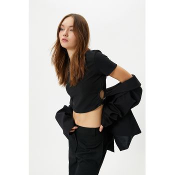 Tricou crop cu decupaje laterale
