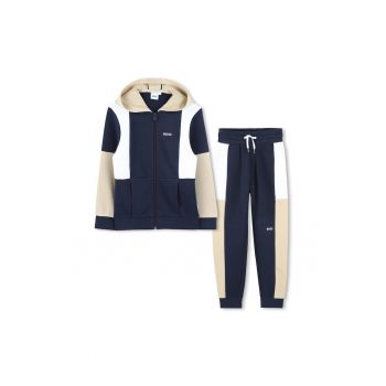 Trening cu model colorblock si gluga