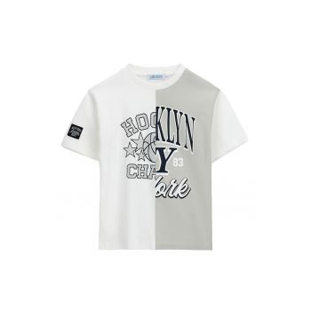 Tricou cu decolteu la baza gatului si imprimeu text
