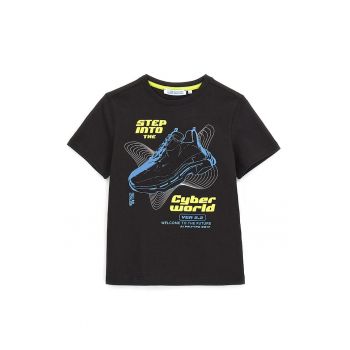 Tricou cu imprimeu grafic si text