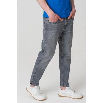 Blugi conici cu aspect decolorat