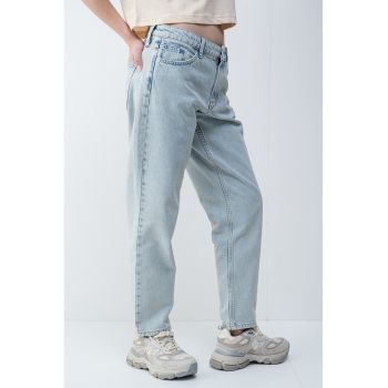 Blugi mom fit