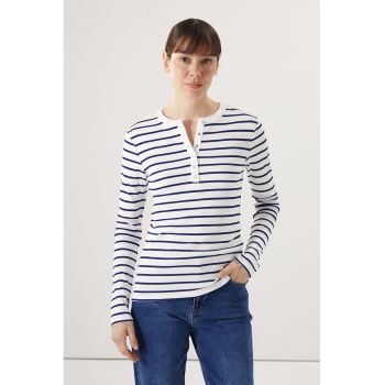 Bluza cambrata cu model in dungi si fenta cu capsa