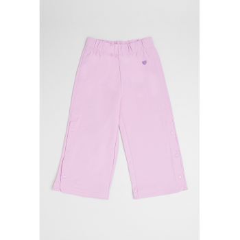 Pantaloni cu capsa pe crac