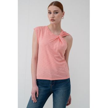 Tricou asimetric cu detaliu rasucit