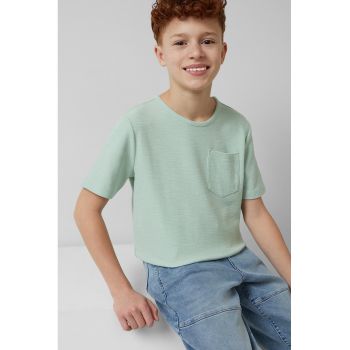 Tricou cu decolteu la baza gatului