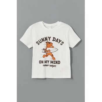 Tricou cu decolteu la baza gatului si imprimeu text