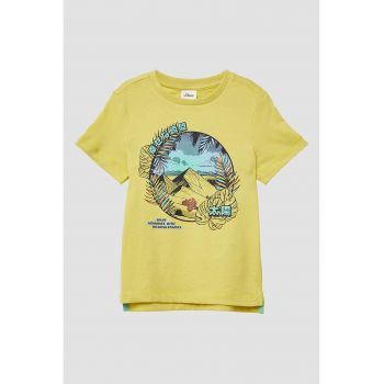Tricou cu decolteu la baza gatului si imprimeu