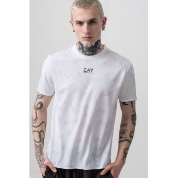 Tricou cu decolteu la baza gatului si logo