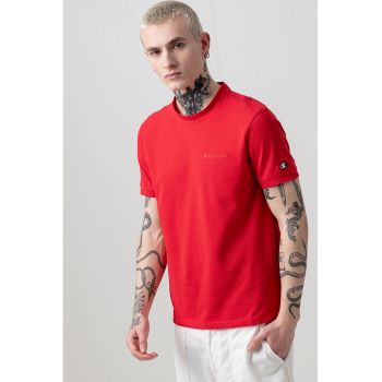 Tricou cu logo brodat