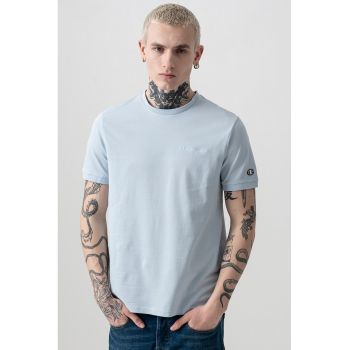 Tricou cu logo brodat