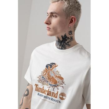 Tricou cu logo si decolteu la baza gatului