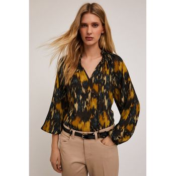 Bluza cu imprimeu si decolteu in V