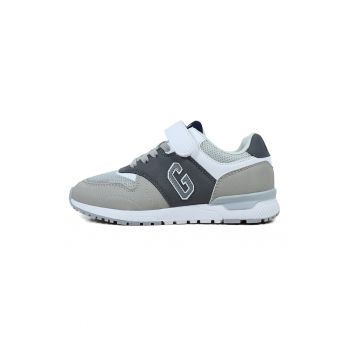 Pantofi sport cu velcro si insertii de plasa