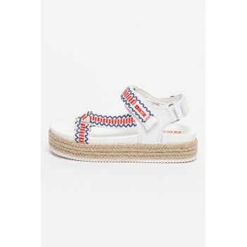 Sandale tip espadrile cu velcro si motive brodate