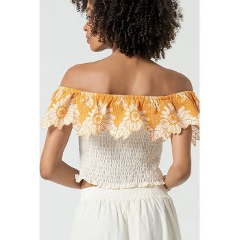 Tricou crop cu fronseuri - decolteu pe umeri si imprimeu floral