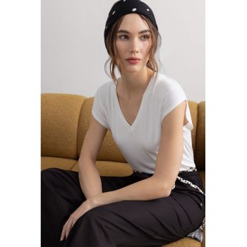 Tricou cu decolteu in V