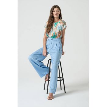 Tricou cu decolteu rotund si model tie-dye