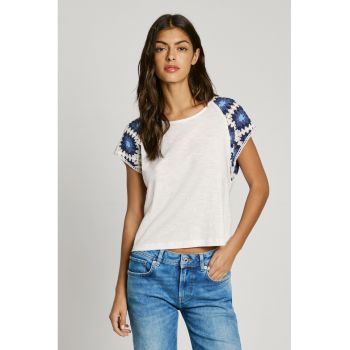 Tricou cu maneci crosetate