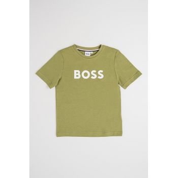 Tricou din bumbac cu imprimeu logo si decolteu la baza gatului