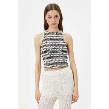 Bluza fara maneci cu decupaj pe spate
