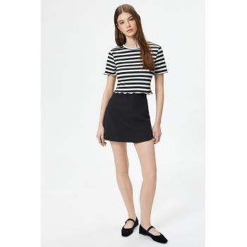 Tricou cu striatii si terminatii valurite
