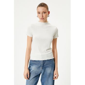 Tricou cu terminatii valurite