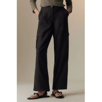 Pantaloni cu croiala ampla si talie inalta