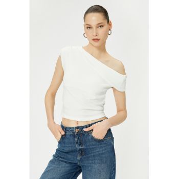 Tricou slim fit cu decolteu pe un umar