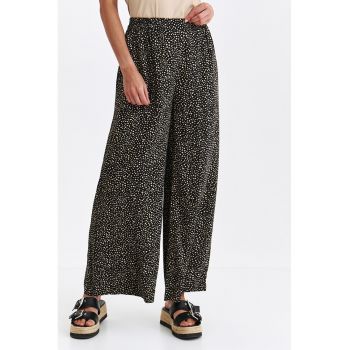 Pantaloni cu croiala ampla si buzunare laterale