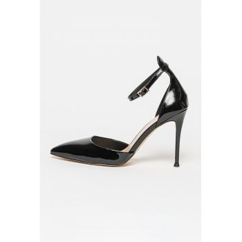 Pantofi de piele ecologica cu toc si aspect lacuit