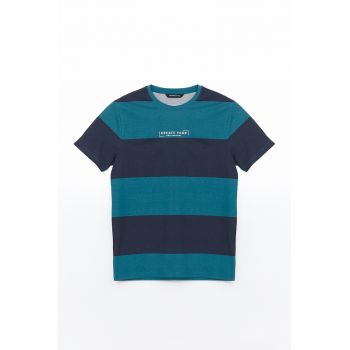 Tricou cu decolteu la baza gatului si dungi