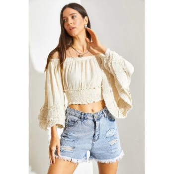 Bluza crop cu decolteu pe umeri