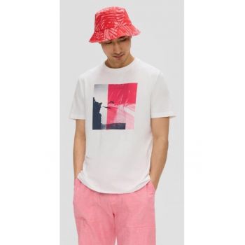 Tricou barbati cu imprimeu in parte din fata si croiala Regular fit - Alb