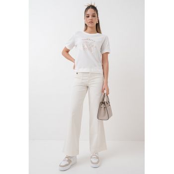 Tricou cu imprimeu si decolteu la baza gatului