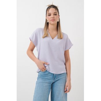 Tricou lejer cu decolteu in V