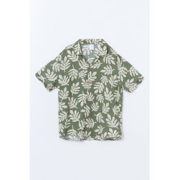 Camasa cu imprimeu tropical si maneci scurte