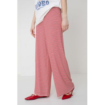 Pantaloni cu croiala ampla si model in dungi