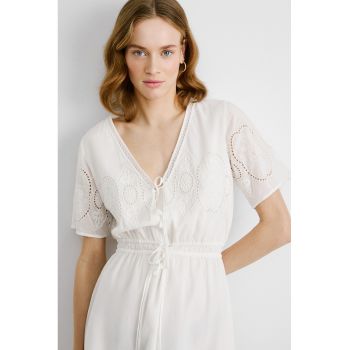 Rochie cu decolteu in V si perforatii