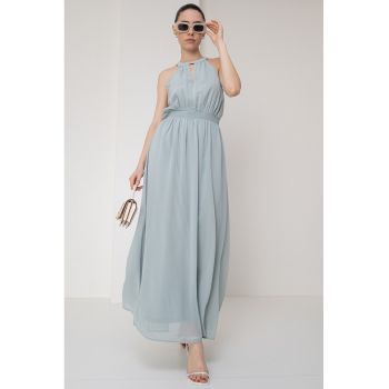 Rochie evazata cu decolteu halter