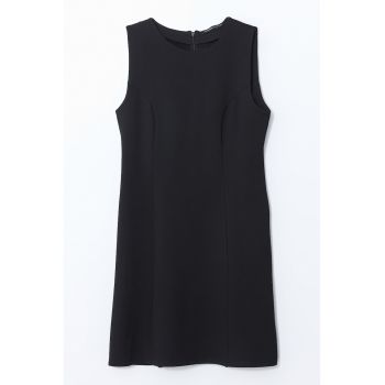 Rochie mini cu decolteu la baza gatului