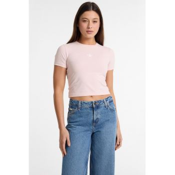 Tricou crop cu logo discret