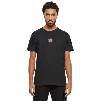 Tricou cu decolteu la baza gatului si aplicatie