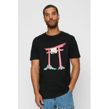 Tricou cu decolteu la baza gatului si imprimeu