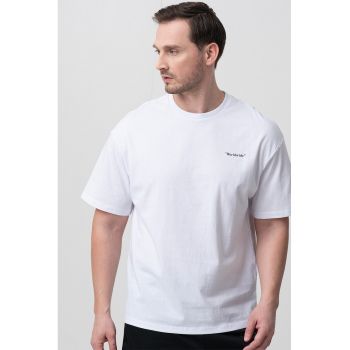 Tricou cu decolteu la baza gatului si imprimeu Rinkle