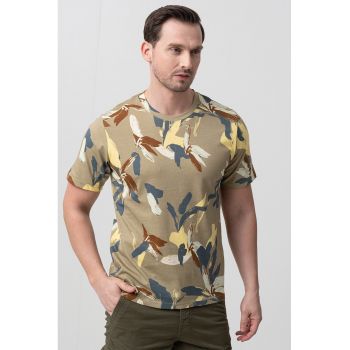 Tricou cu decolteu la baza gatului si model
