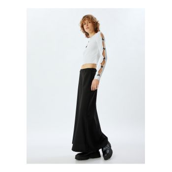 Bluza crop cu detalii cu decupaje